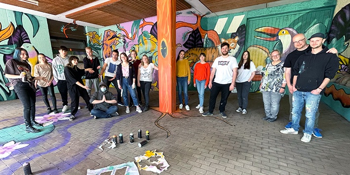 Graffiti-Club-Gestaltung – Sprayen im ehemaligen Krankenhaus